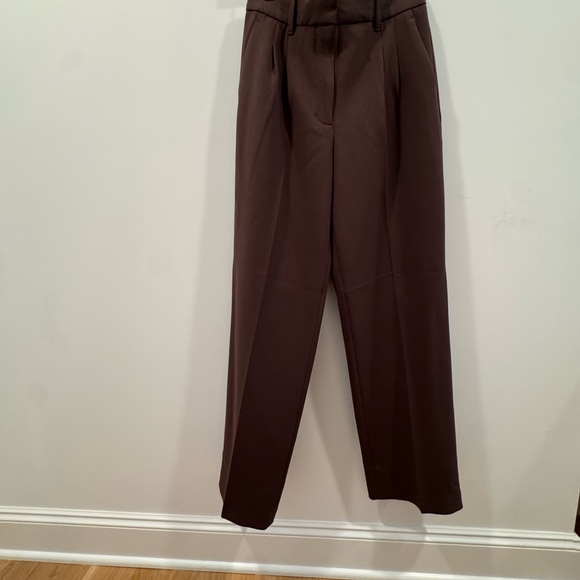 Aritzia Effortless Pant (Re)essential in Rich Mocha Brown - Picture 3 of 6